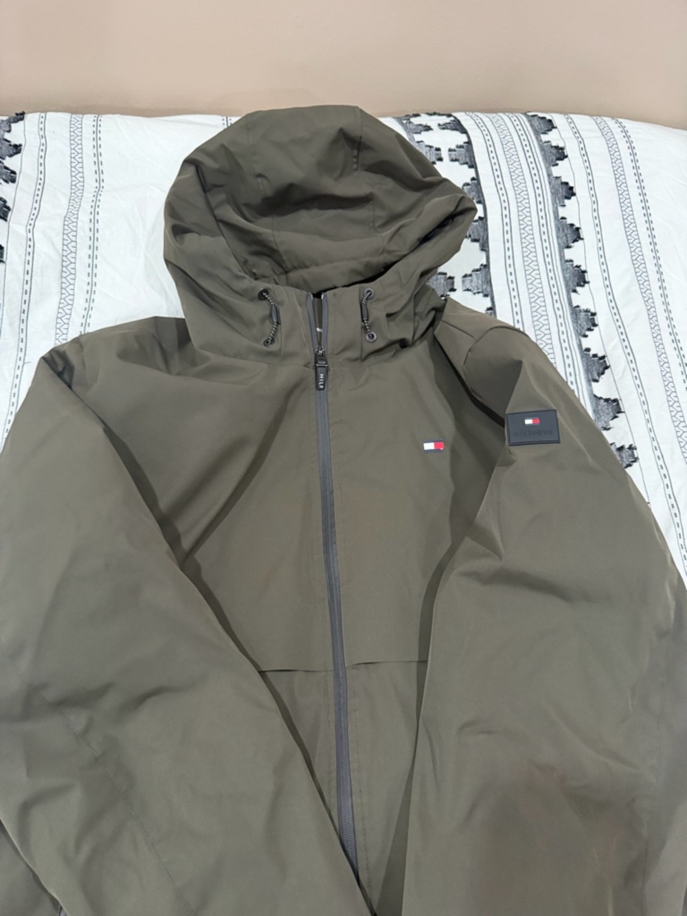 Tommy Hilfiger Men's Olive Hooded Rain Jacket - Picture 14 of 15